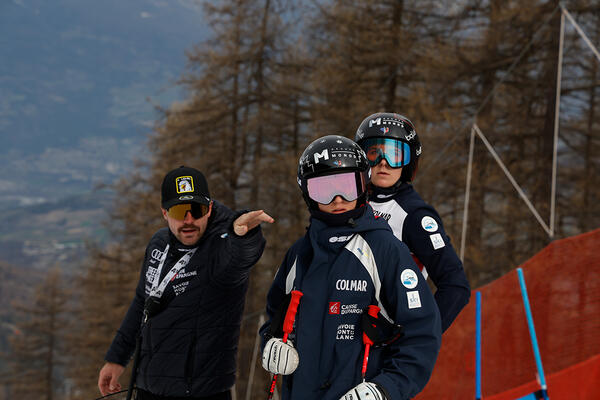 Louison ACCAMBRAY et Garance MEYER, skieurs sponsorisées par le Groupe Monod